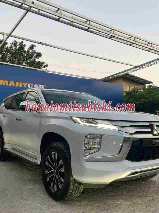 Cần bán xe Mitsubishi Pajero Sport 2.4D 4x4 AT năm 2020 màu Bạc cực đẹp