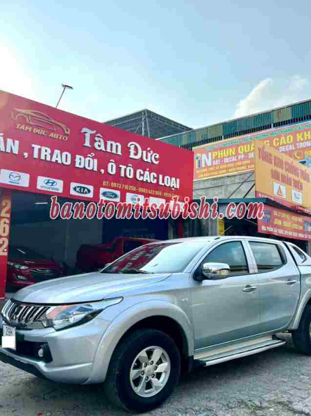 Cần bán xe Mitsubishi Triton 4x2 AT năm 2016 màu Bạc cực đẹp