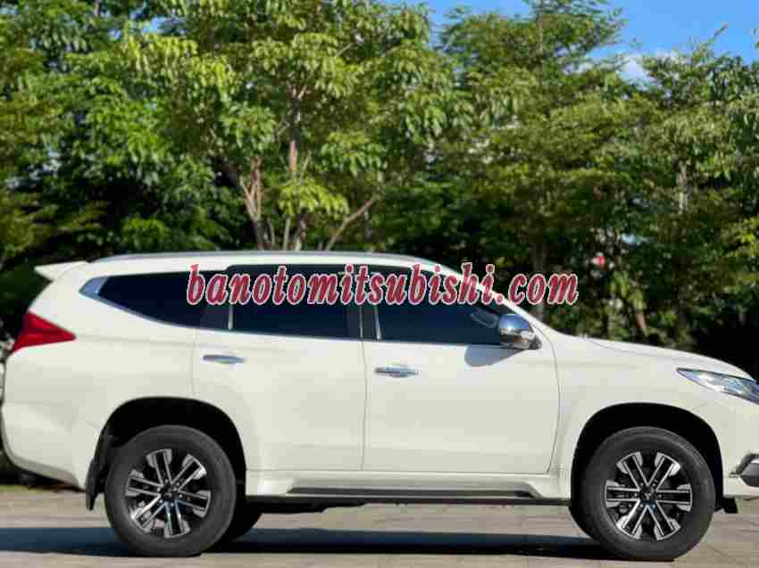 Xe Mitsubishi Pajero Sport 3.0G 4x2 AT đời 2017 đẹp bán gấp