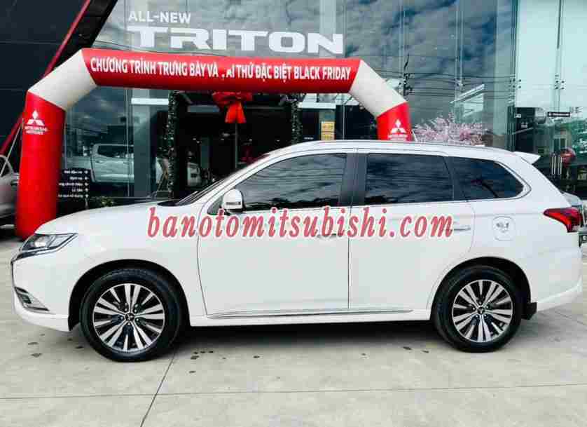 Bán Mitsubishi Outlander Premium 2.0 CVT 2022 - Trắng