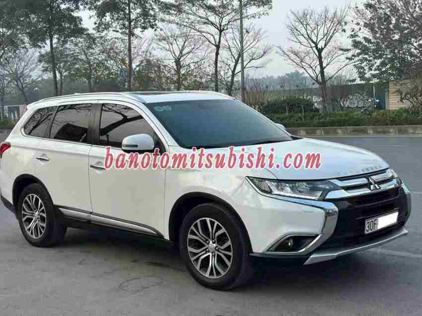 Cần bán gấp Mitsubishi Outlander 2.4 CVT đời 2017, màu Trắng