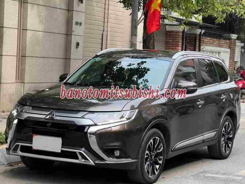 Cần bán xe Mitsubishi Outlander Premium 2.0 CVT màu Nâu 2021