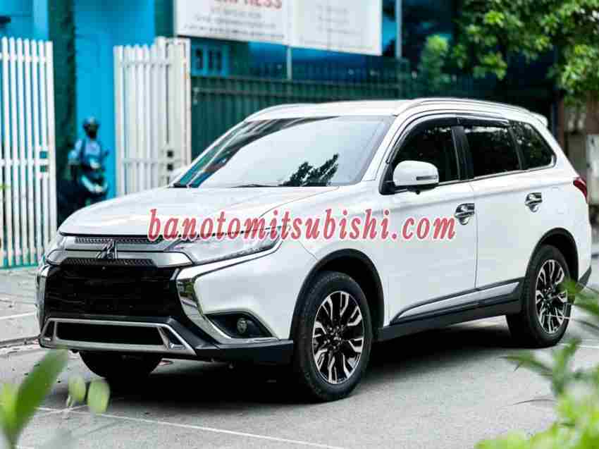 Cần bán nhanh Mitsubishi Outlander 2.0 CVT 2020 cực đẹp