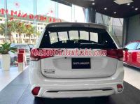 Xe Mitsubishi Outlander 2.0 CVT tiêu chuẩn - Trắng - 2024