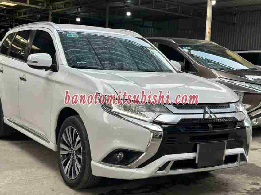 Cần bán gấp xe Mitsubishi Outlander 2.0 CVT năm 2022, màu Trắng, Số tự động