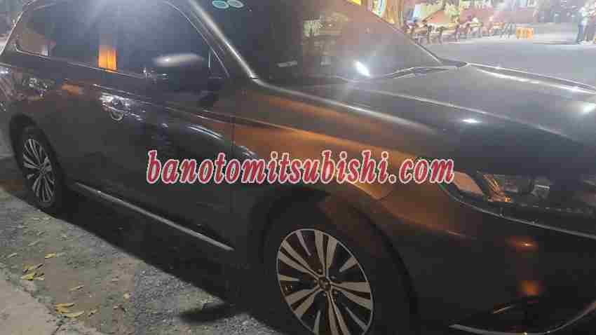 Cần bán gấp xe Mitsubishi Outlander 2.0 CVT 2022 màu Xám