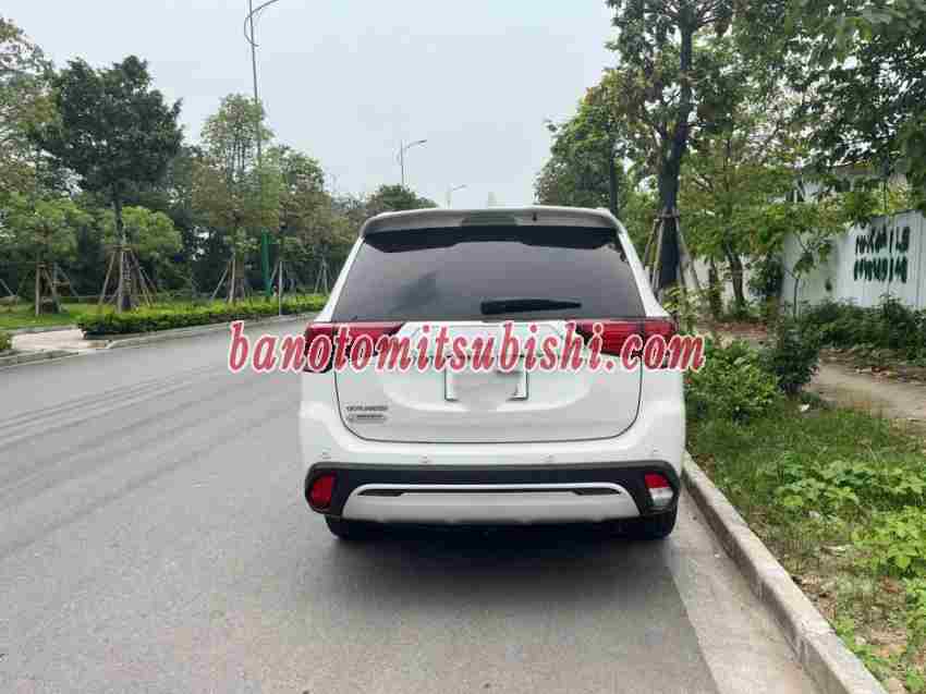 Cần bán nhanh Mitsubishi Outlander 2.0 CVT Premium 2020 cực đẹp
