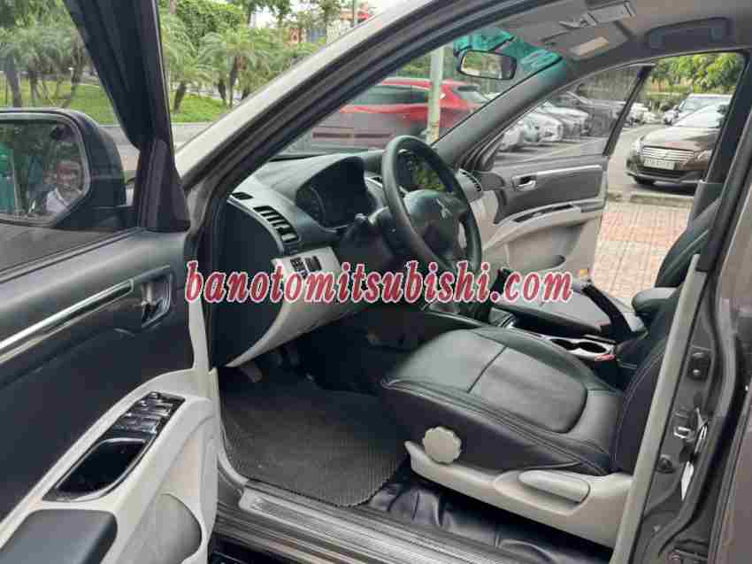 Cần bán xe Mitsubishi Pajero Sport D 4x2 MT màu Nâu 2016
