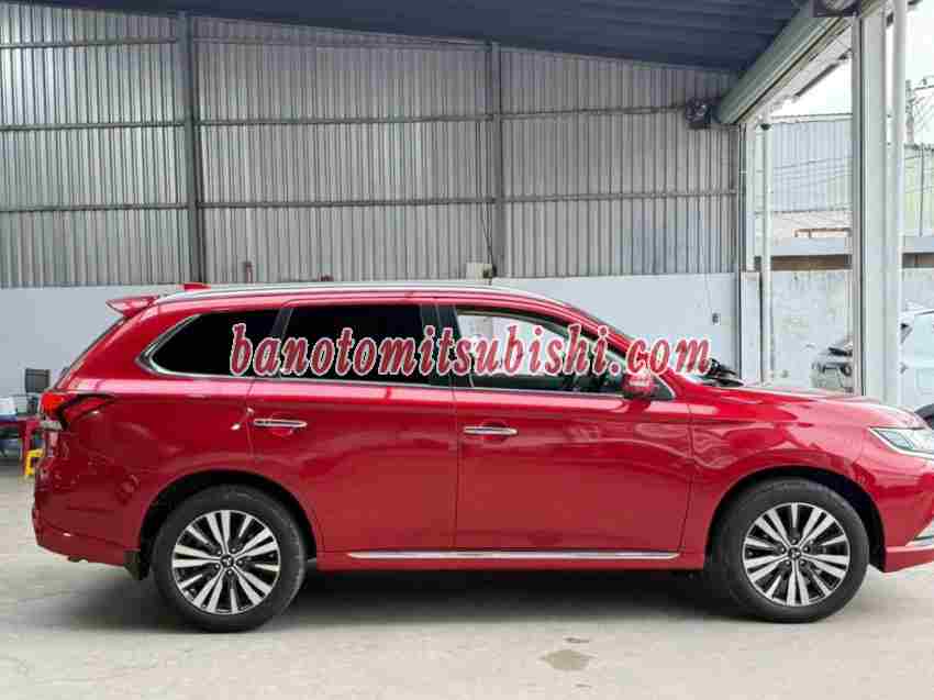 Bán xe Mitsubishi Outlander Premium 2.0 CVT sx 2022 - giá rẻ