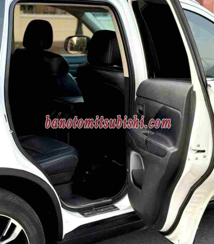 Cần bán xe Mitsubishi Outlander 2.0 CVT Premium năm 2020 màu Trắng cực đẹp