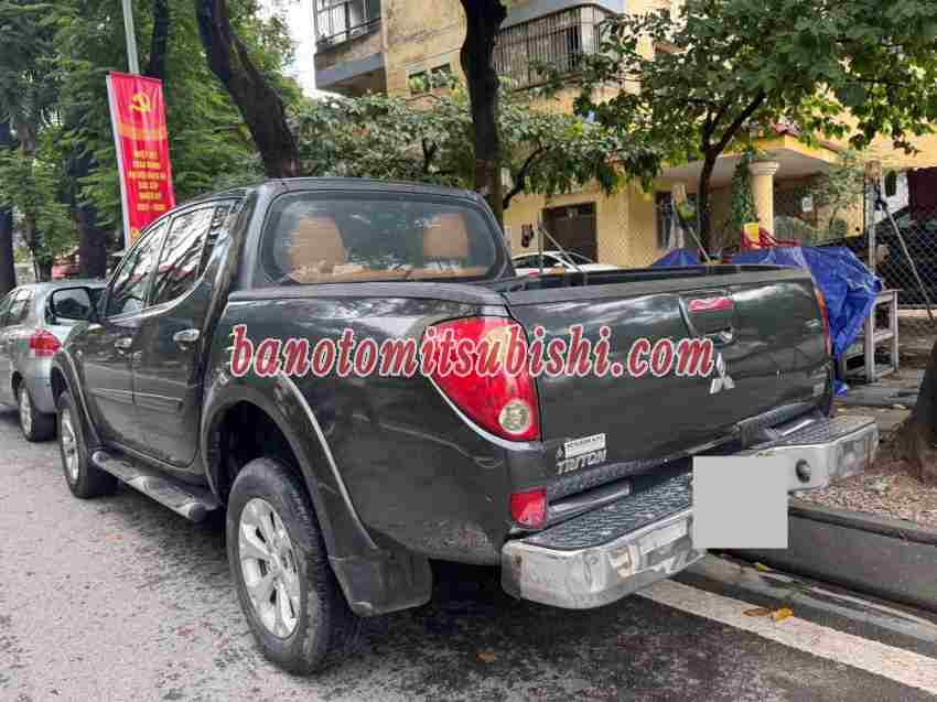 Cần bán xe Mitsubishi Triton GLS 4x4 AT màu Xám 2015