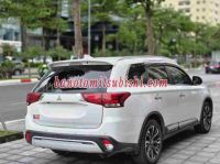 Cần bán gấp xe Mitsubishi Outlander Premium 2.0 CVT 2021 màu Trắng