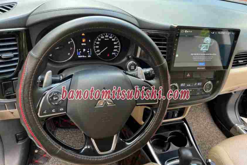 Cần bán gấp xe Mitsubishi Outlander 2.0 CVT Premium năm 2018, màu Đen, Số tự động