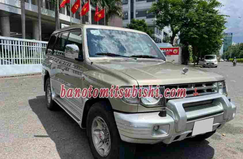 Cần bán gấp xe Mitsubishi Pajero 3.5 năm 2005, màu Vàng, Số tay