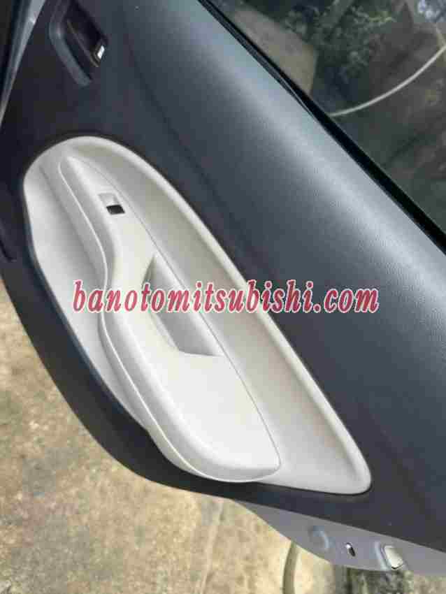 Cần bán gấp xe Mitsubishi Attrage 1.2MT năm 2017, màu Bạc, Số tay