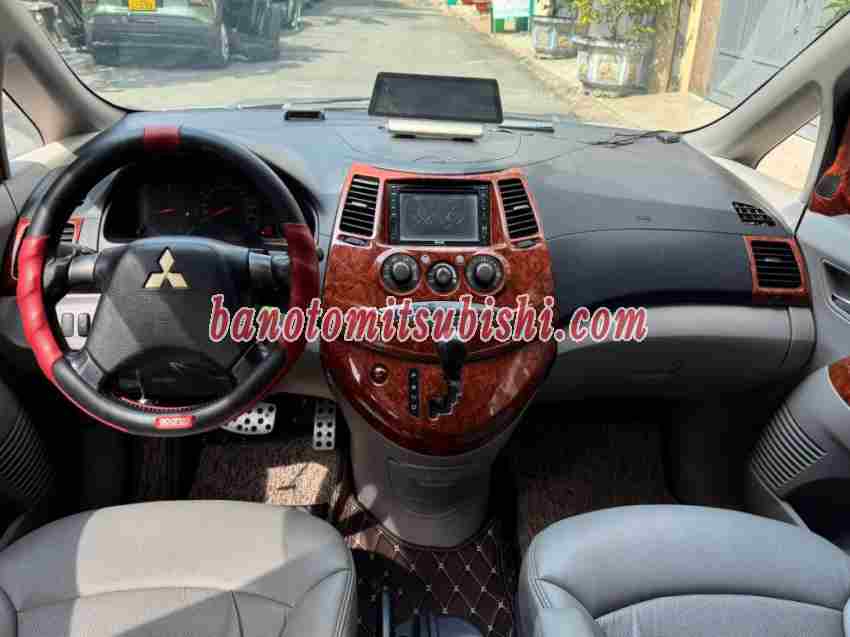 Cần bán xe Mitsubishi Grandis 2.4 AT năm 2006 màu Bạc cực đẹp