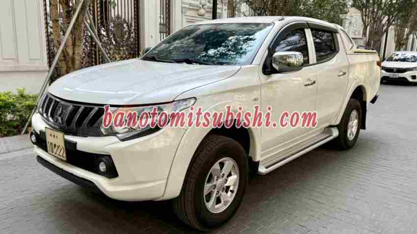 Cần bán gấp Mitsubishi Triton 4x2 AT đời 2017, màu Trắng