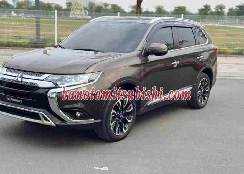 Cần bán gấp xe Mitsubishi Outlander 2.0 CVT 2021 màu Nâu