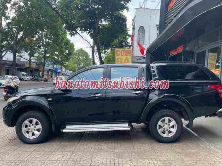 Cần bán gấp Mitsubishi Triton 4x2 AT năm 2015 giá cực tốt