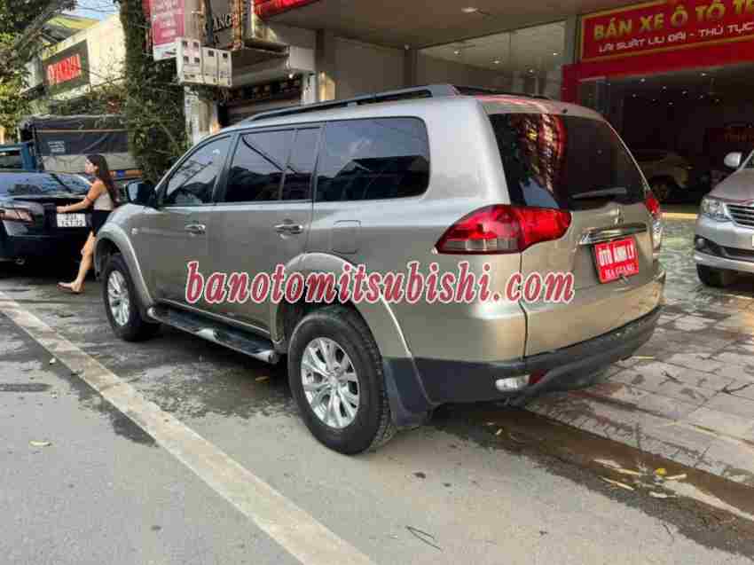 Cần bán Mitsubishi Pajero Sport D 4x2 MT Máy dầu 2016 màu Vàng