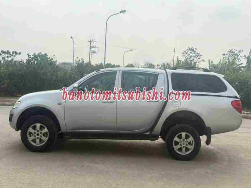 Cần bán gấp Mitsubishi Triton GLX 4x2 MT đời 2011, màu Bạc