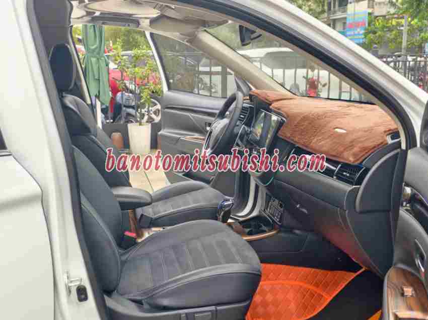 Cần bán gấp xe Mitsubishi Outlander 2.0 CVT năm 2022, màu Trắng, Số tự động