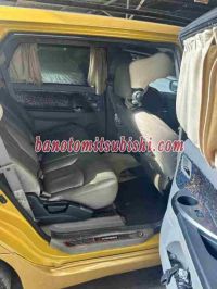 Cần bán gấp Mitsubishi Grandis 2.4 AT đời 2006, màu Vàng