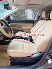 Cần bán gấp xe Mitsubishi Outlander 2.0 CVT năm 2017, màu Nâu, Số tự động