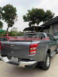 Cần bán gấp xe Mitsubishi Triton 4x2 AT 2016 màu Xám