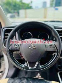 Cần bán gấp xe Mitsubishi Outlander 2.0 CVT năm 2019, màu Trắng, Số tự động
